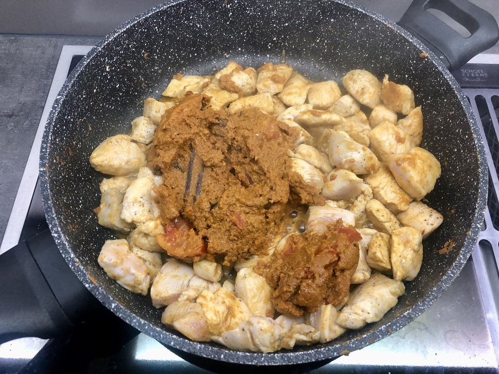 Einfaches Chicken Curry Rezept mit Pfanne
