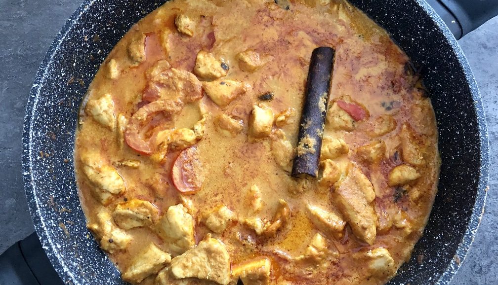 Einfaches Chicken Curry Rezept mit Sosse